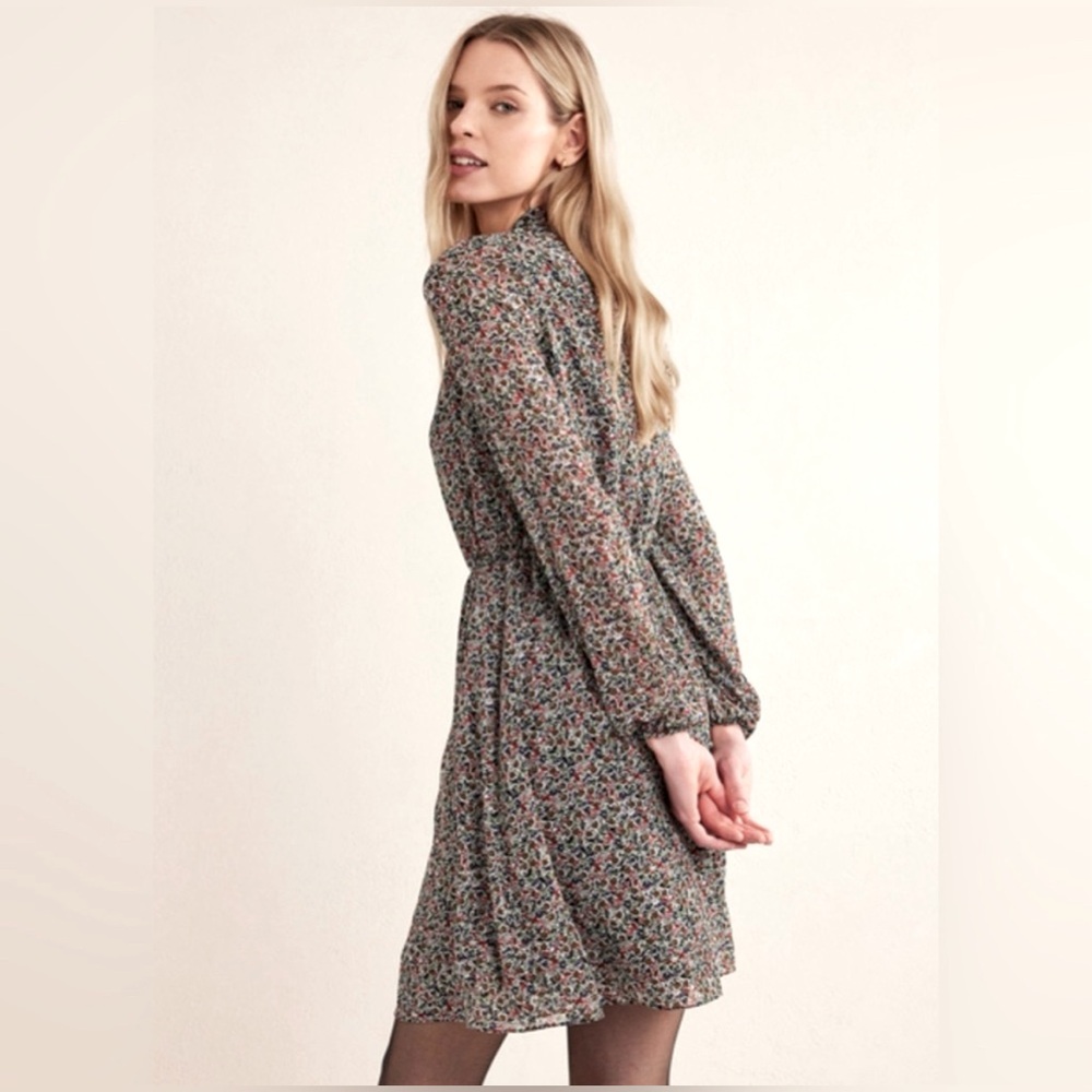 NWT Floral high neck swing dress